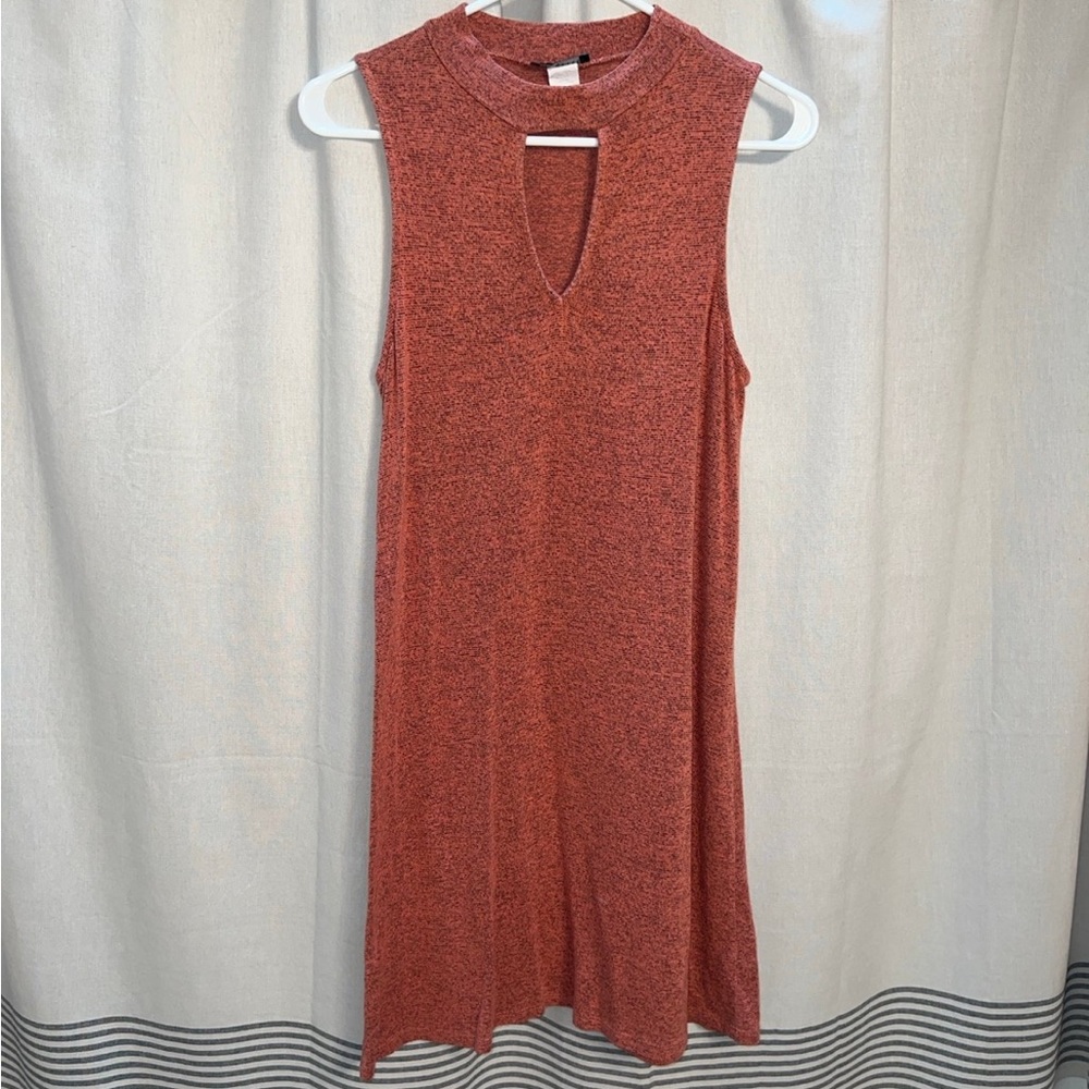 In Style Rust Red/Orange Sleeveless Knit Dress with Keyhole Neckline size medium